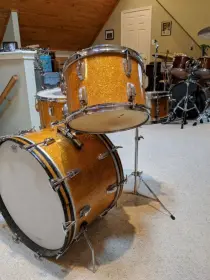 WFL Damen Ave Gold Sparkle Find!!