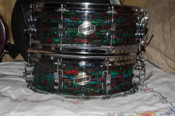 Ludwig Element Psychedelic red .