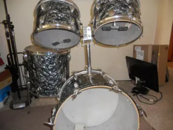 Value on Gretsch round badge Rock and Roll