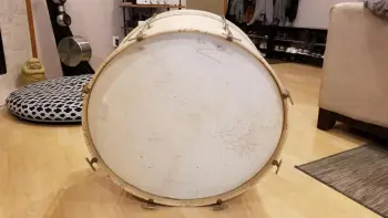 Help with identifying a Leedy Bass drum.