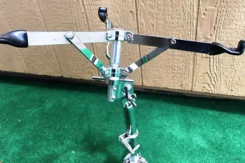 Ludwig '70s Atlas snare drum stand