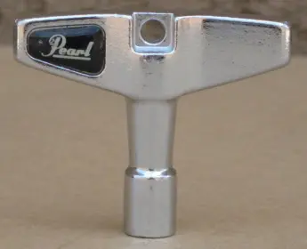 Drum key Pearl K050 with unusual yellow color logo