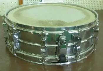 Need help in identification Ludwig snare drum!