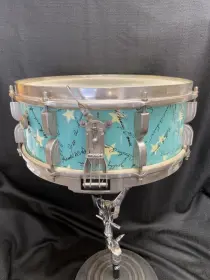 [B]1951 LEEDY &amp; LUDWIG 5 x 14 AUTOGRAPHS OF THE STARS BROADWAY STANDARD [/B]