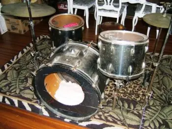 New (old) drums..dunno how to restore