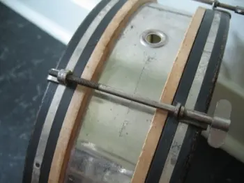 Does anyone still make silk wound snare wires?