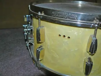 Can you all help ID a vintage Slingerland snare here?