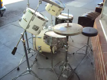 Slingerland?? you guess