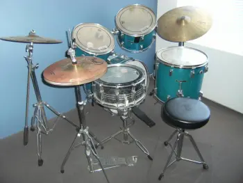 pearl 70's wood/fibreglass pearl kit. Any info?