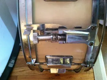 Anyone able to identify this snare drum?