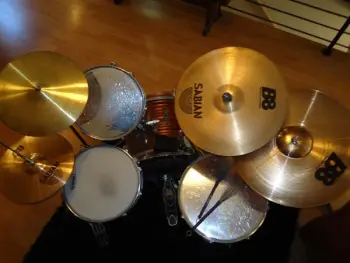 help identifying old pearl drums