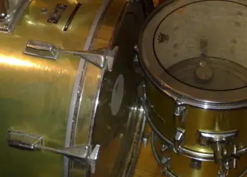 Pearl Wood/fibreglass Drum set information needed