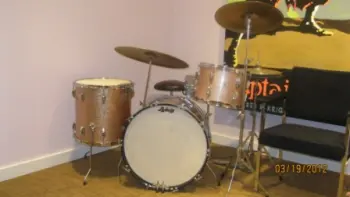 Stunning 1965 Ludwig Classic 4-piece Drum Set