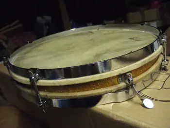 Can anyone here identify this snare drum?