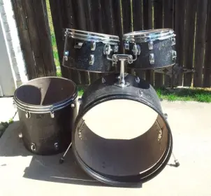 Ludwig Black and white badge brass snare