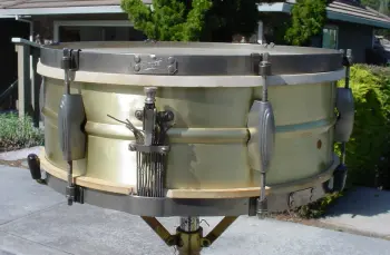 Please help me identify this snare drum.