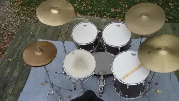 Ludwig Burgundy Sparkle