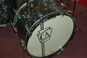 '63 Ludwig IMMACULATE 4-pc Black Diamond Pearl kit W/hardware