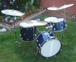 VINTAGE 1960s SLINGERLAND BLUE SPARKLE KIT
