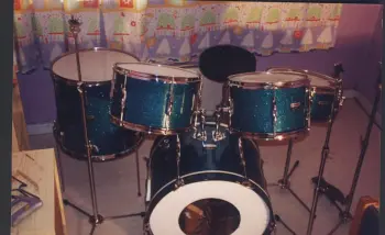 Please help identify the shell material on these Olympic By Premier drums