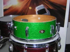 Help! 68 slingerland--shell cracked??