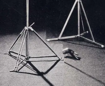 Any 1940s Vintage Look Modern Stands?