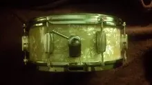 Looks Like a Gretsch....but it's not!