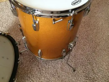 '64 Ludwig Hollywood kit in Sparkling Gold Pearl