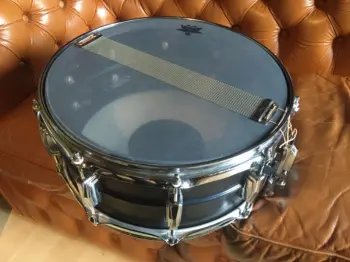 Help me with identifying this Ludwig snare drum