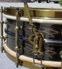 [B]1931-32 LUDWIG &amp; LUDWIG 5 x 14 ENGRAVED (10 PETAL) CLASSIC GOLD BLACK BEAUTY[/B]