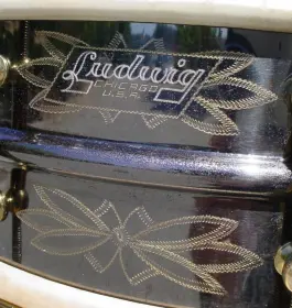 [B]1931-32 LUDWIG &amp; LUDWIG 5 x 14 ENGRAVED (10 PETAL) CLASSIC GOLD BLACK BEAUTY[/B]