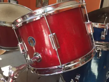 WANTED ... 8X12 Kent red sparkle tom with center lugs