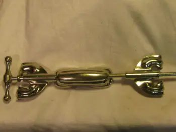 1940 Leedy Broadway lugs (cleaning/polishing)
