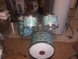 Gretsch Round Badge Rock n Roll kit with matching snare in Aqua Marine finish