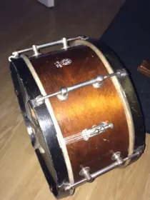 Mystery antique snare (calf heads, tube lugs..)